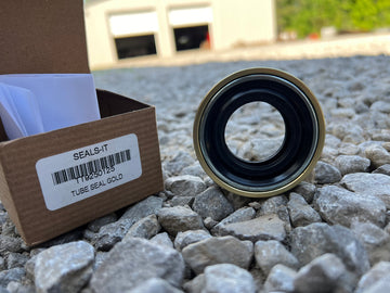 Single 14 bolt 30/35 spline axle seal (1.44" - 1.5" axle diameter)