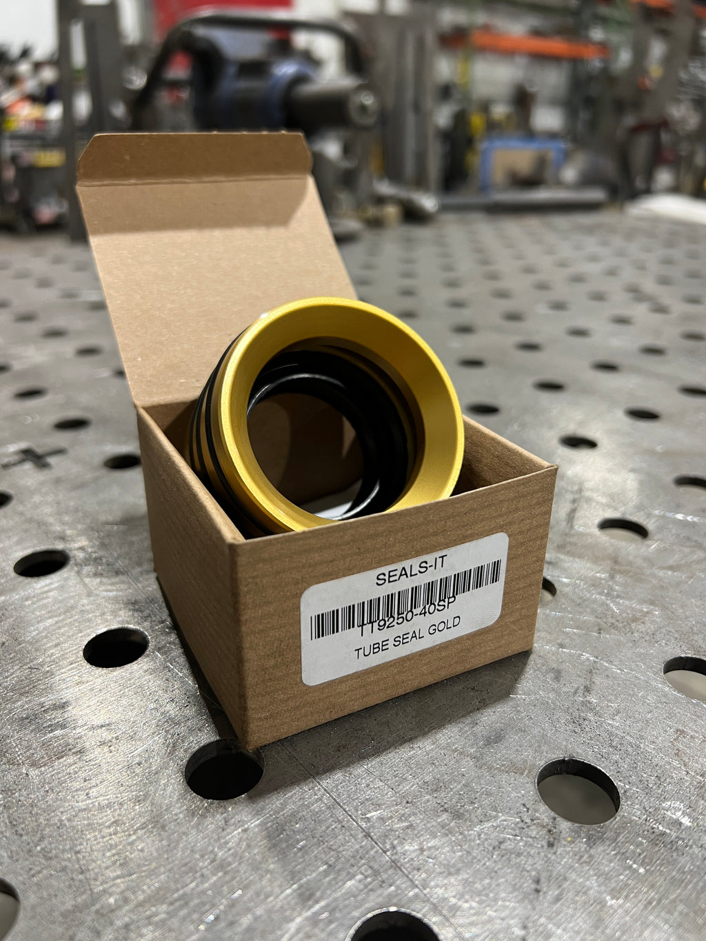 Single 14 bolt 40 spline axle seal (1.69" - 1.75" axle diameter)